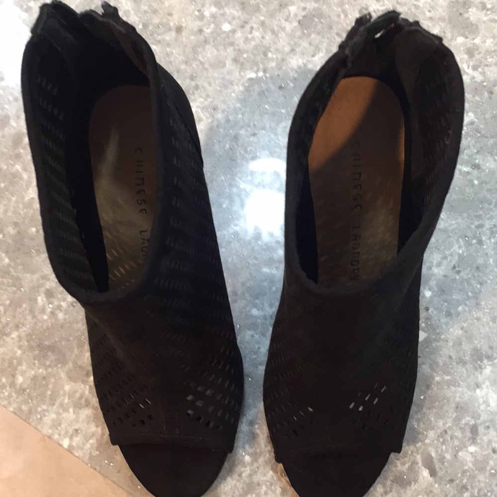 Shoes - Picture 4 of 7